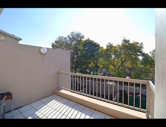 1 BEDROOM APARTMENT FOR SALE IN OAKLANDS